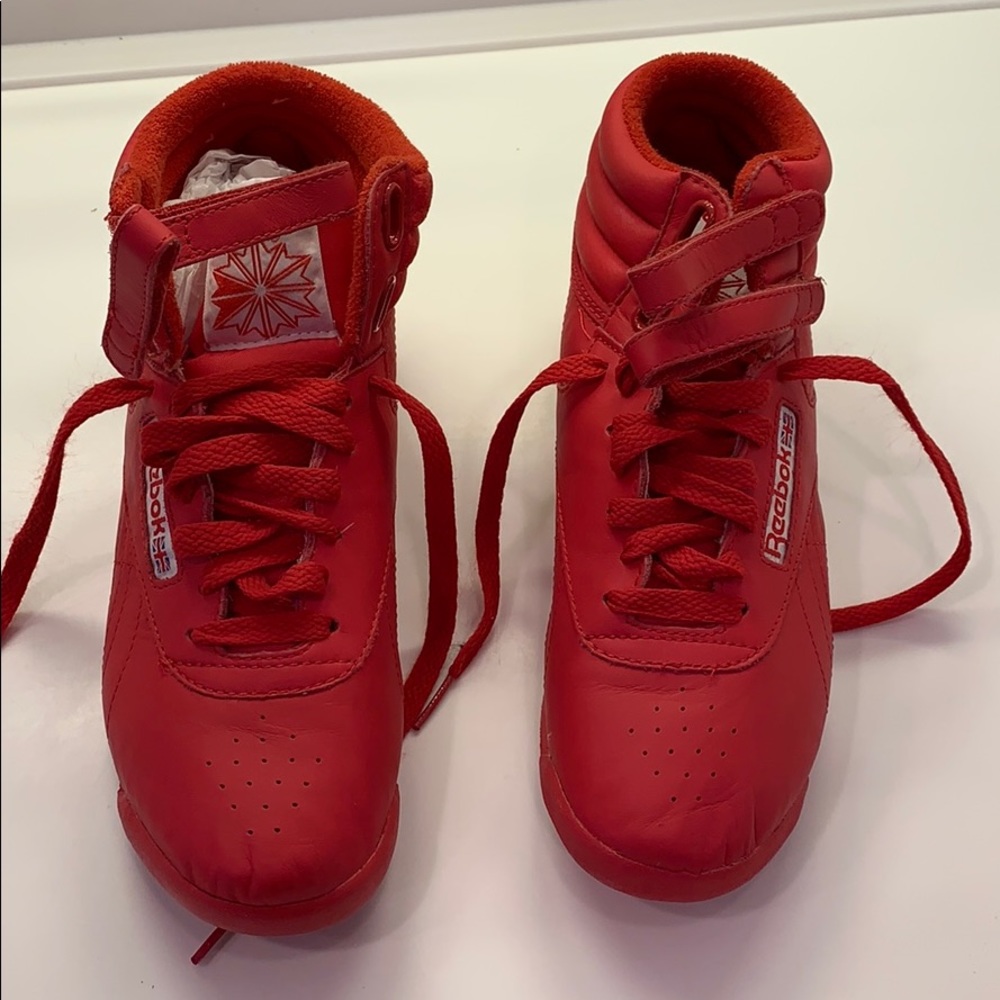 Women classic Freestyle Hi Top Cajun Red like new